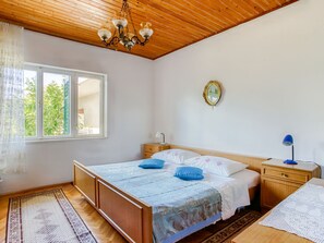Apartment | 3 bedrooms, individually furnished, bed sheets - Simplistic Apartment in Šibenik near Sea Beach (Sibenik)
