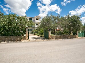 Apartment | Exterior - Simplistic Apartment in Šibenik near Sea Beach (Sibenik)
