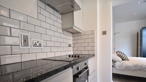 Apartment | Eigene Küche | Kühlschrank, Ofen, Herdplatte