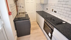 Apartment | Eigene Küche | Kühlschrank, Ofen, Herdplatte
