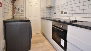 Apartment | Eigene Küche | Kühlschrank, Ofen, Herdplatte