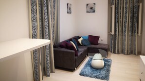 Apartment | Living room - Lake-view Apartment in Rijeka Near Trsat Castle (Rijeka)