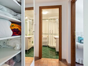 Shower, towels