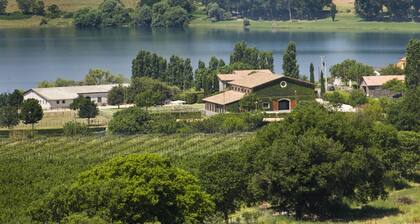 Waterfront Mansion in Rome near Lake