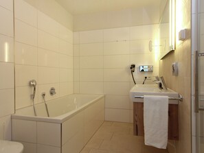 Bathroom - Luxury Apartment With Sauna in Saalbach-hinterglemm (Saalbach-Hinterglemm)