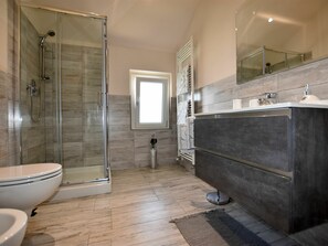 House | Bilik Mandi