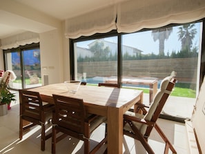 Dining - Cozy Villa in Parc Residencial Empúries With Private Pool (Sant Pere Pescador)