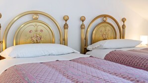 Villa | 3 bedrooms, individually furnished, bed sheets - Apartment in Cassinelle With Garden & BBQ (Cassinelle)