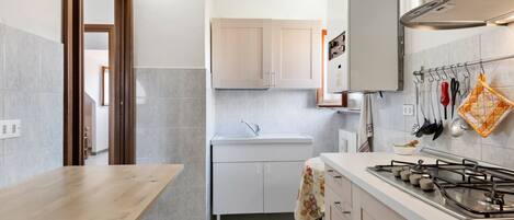 Villa | Private kitchen | Oven