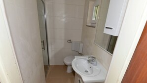 Chalet | Bathroom - Chalet in Stikada With Garden, Terrace, Barbecue, Bicycles (Lovinac)