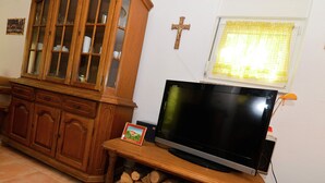 Chalet | Living room - Chalet in Stikada With Garden, Terrace, Barbecue, Bicycles (Lovinac)