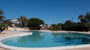 Outdoor pool - Alluring Mobile Home in Canet-en-roussillon With Pool (Canet-en-Roussillon)