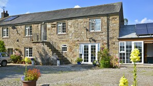 Exterior - Get Away From it all and Escape to Historic Holmhead Farm Cottage (Brampton)