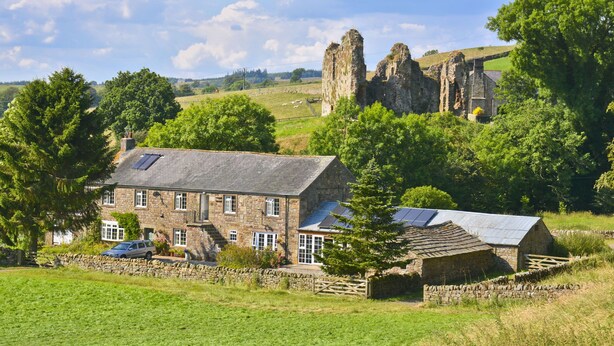 Exterior - Get Away From it all and Escape to Historic Holmhead Farm Cottage (Brampton)
