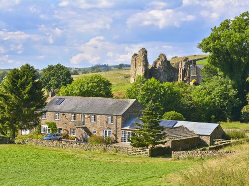 Get Away From it all and Escape to Historic Holmhead Farm Cottage