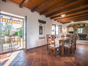 Private kitchen - Expansive Villa in Sveti Lovrec With Swimming Pool (Sveti Lovrec)