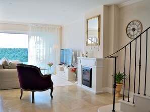 Living room - Sunlit Villa in Buje With Swimming Pool (Buje)