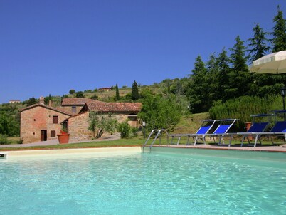 Spacious Cortona Villa
