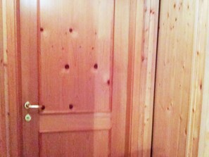 1 Schlafzimmer, individuell eingerichtet, Bettwäsche