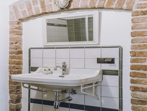 House | Bathroom | Towels - Authentic Apartment in Lower Silesia (Janowice Wielkie)
