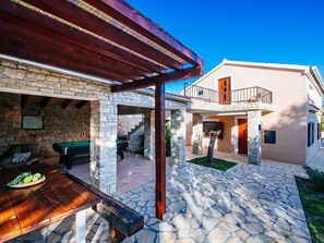 Exterior - Lovely Holiday Home With Private Pool, Home Gym, Traditional Tavern, Stone BBQ (Benkovac)