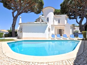 Pool - Villa in Typical Portuguese Style, Quiet Area of Vilamoura With Private Pool (Loulé)