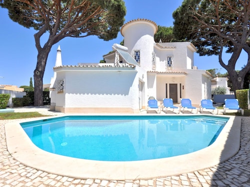 Villa in Typical Portuguese Style, Quiet Area of Vilamoura With Private Pool