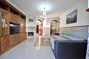 Living room - Villa in Typical Portuguese Style, Quiet Area of Vilamoura With Private Pool (Loulé)