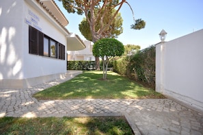 Villa | Garden - Villa in Typical Portuguese Style, Quiet Area of Vilamoura With Private Pool (Loulé)