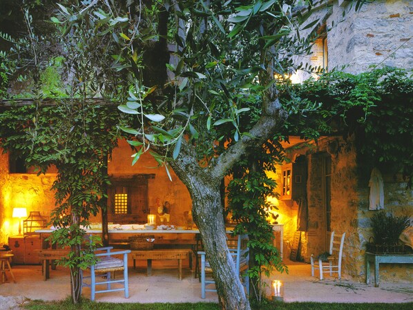 Exterior - Very Impressive in the Heart of the Tuscan Hills With Shared Pool (Camaiore)