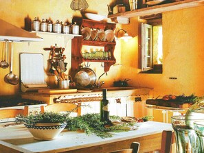 Fridge, oven, dishwasher, high chair - Very Impressive in the Heart of the Tuscan Hills With Shared Pool (Camaiore)