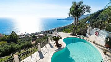 Villa | Pool | Indoor pool, outdoor pool