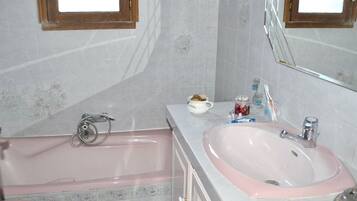 Combined shower/bathtub