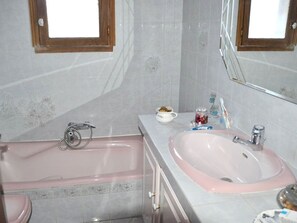 Combined shower/bathtub - Appealing Villa in Peymeinade With Private Pool (Peymeinade)