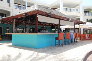 Apartment | Bar (on property)