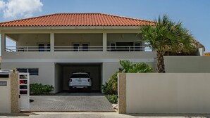 Exterior - Beautiful Villa in Jan Thiel Near Beach (Jan Thiel)