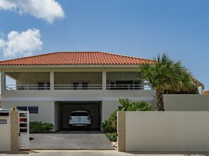 Exterior - Beautiful Villa in Jan Thiel Near Beach (Jan Thiel)