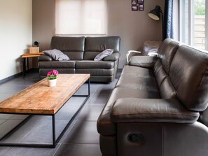 House | Living area - Pleasant Holiday Home With Infrared Sauna (Durbuy)