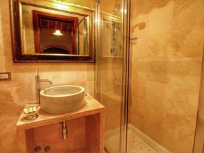 Bathroom - an Authentic Water Mill With Elegant Apartments (Rapolano Terme)