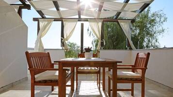 Apartment | Dining