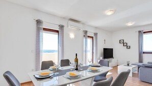 Dining - Elegant Holiday Home in Maslenica with Hot Tub (Jasenice)