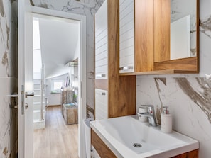 Shower, towels