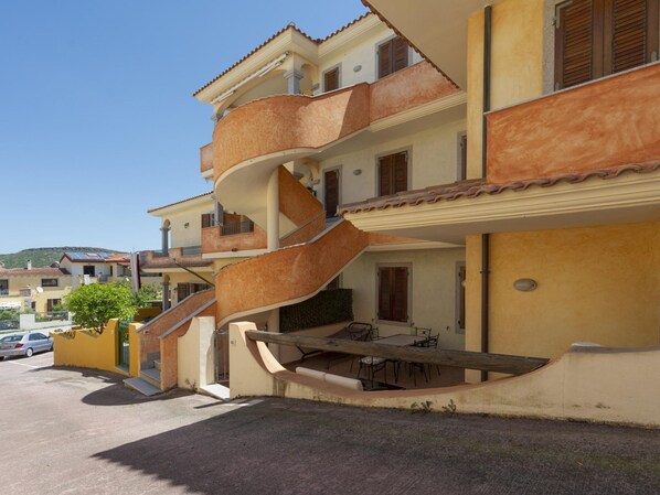 Exterior - Comfortable Holiday Home in Lu Bagnu Near Seabeach (Castelsardo)
