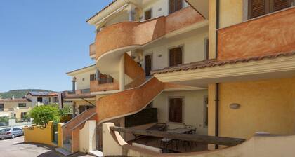 Comfortable Holiday Home in Lu Bagnu Near Seabeach