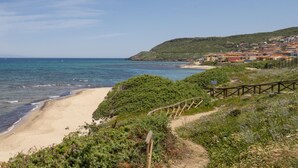 Beach - Comfortable Holiday Home in Lu Bagnu Near Seabeach (Castelsardo)