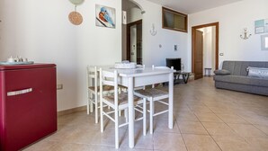 Living room - Comfortable Holiday Home in Lu Bagnu Near Seabeach (Castelsardo)