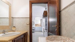 Shower, hair dryer - Comfortable Holiday Home in Lu Bagnu Near Seabeach (Castelsardo)