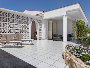 Balcony - Premium Holiday Home in Santa Maria with Hot Tub (Ispica)