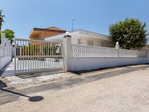Exterior - Premium Holiday Home in Santa Maria with Hot Tub (Ispica)