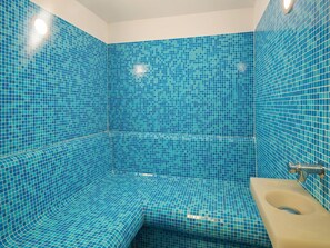 Shower, towels